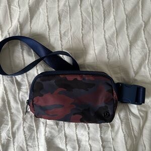 Lululemon Heritage 365 Smokey Red Camo Everywhere Belt Bag